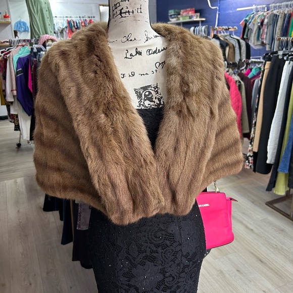 Mink Stole - Picture 2 of 4